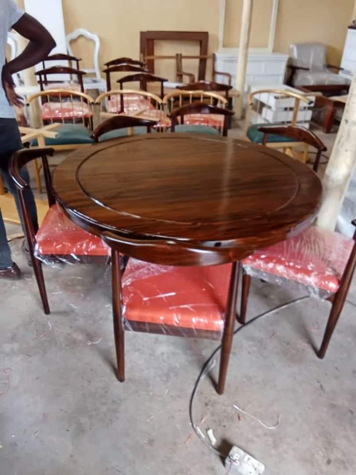 Round Table
